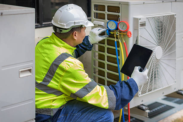 Professional Hvac technician working in Maury City, TN